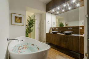 Spacious apartment near Wenceslas Square with master bed, Prague